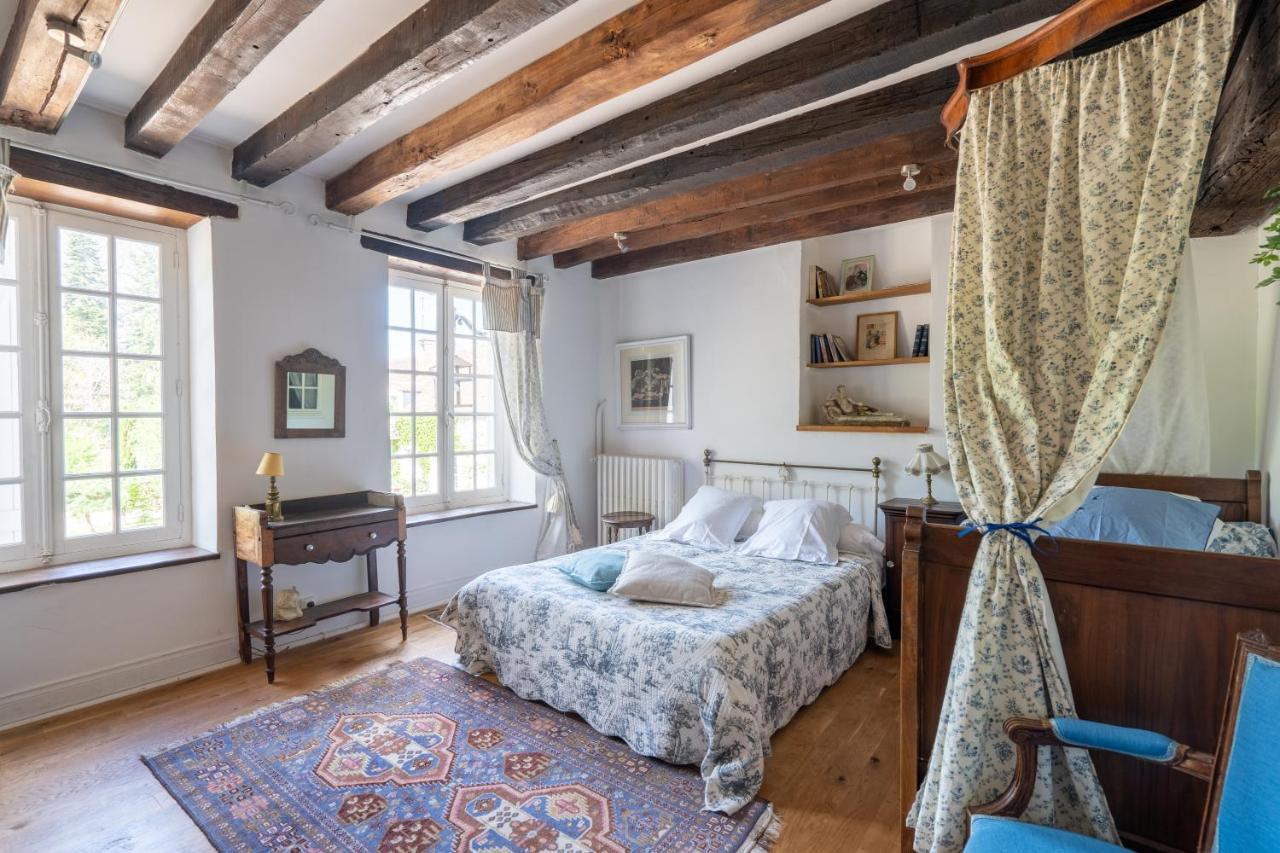 Maison D'Hotes Moulin Du Bas Pese Мон-пре-Шамбор Экстерьер фото