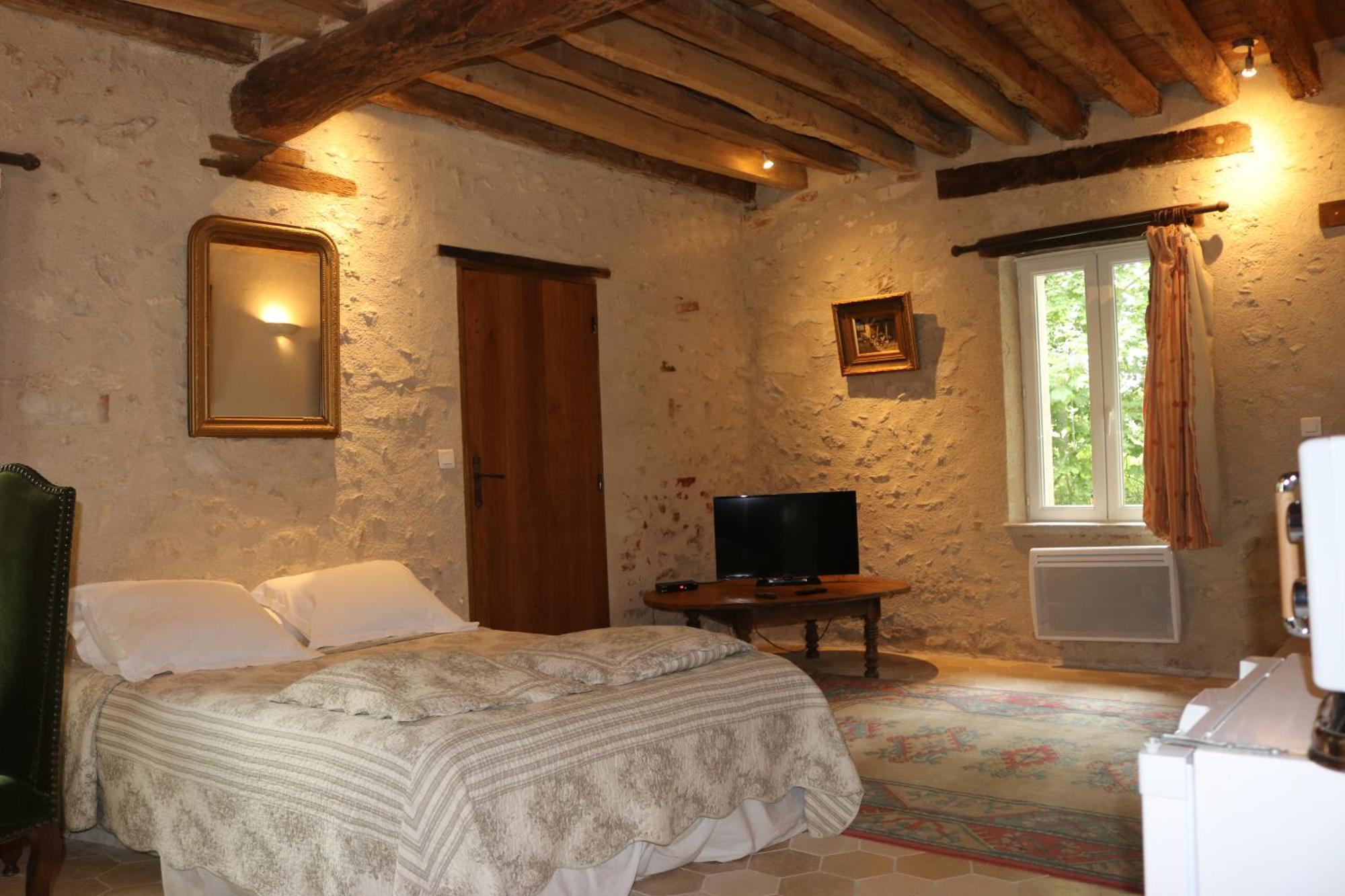 Maison D'Hotes Moulin Du Bas Pese Мон-пре-Шамбор Экстерьер фото