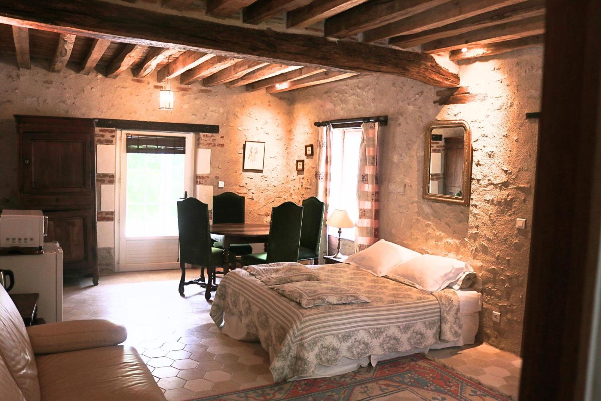 Maison D'Hotes Moulin Du Bas Pese Мон-пре-Шамбор Экстерьер фото