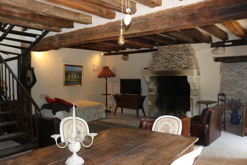 Maison D'Hotes Moulin Du Bas Pese Мон-пре-Шамбор Экстерьер фото