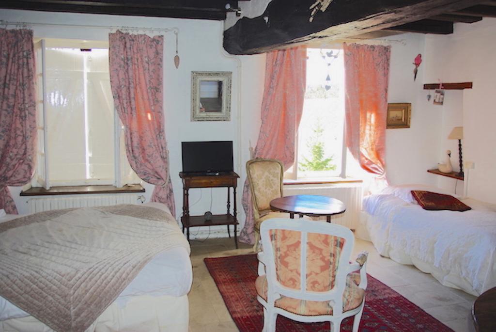 Maison D'Hotes Moulin Du Bas Pese Мон-пре-Шамбор Экстерьер фото