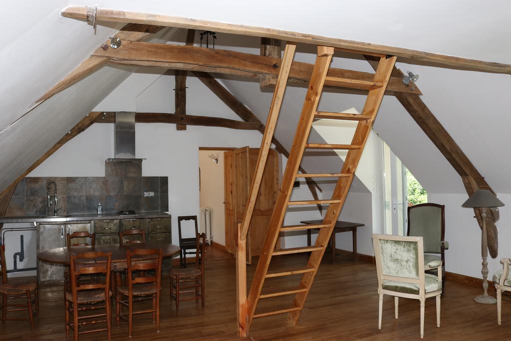 Maison D'Hotes Moulin Du Bas Pese Мон-пре-Шамбор Экстерьер фото